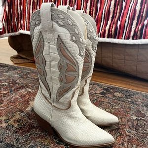 White and pink leather cowgirl boots size 6.5